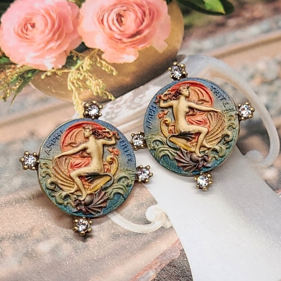 Elegant Art Nouveau Alluring Lady Crystal Crystal Embellished Gold Earrings - Picture 13 of 13